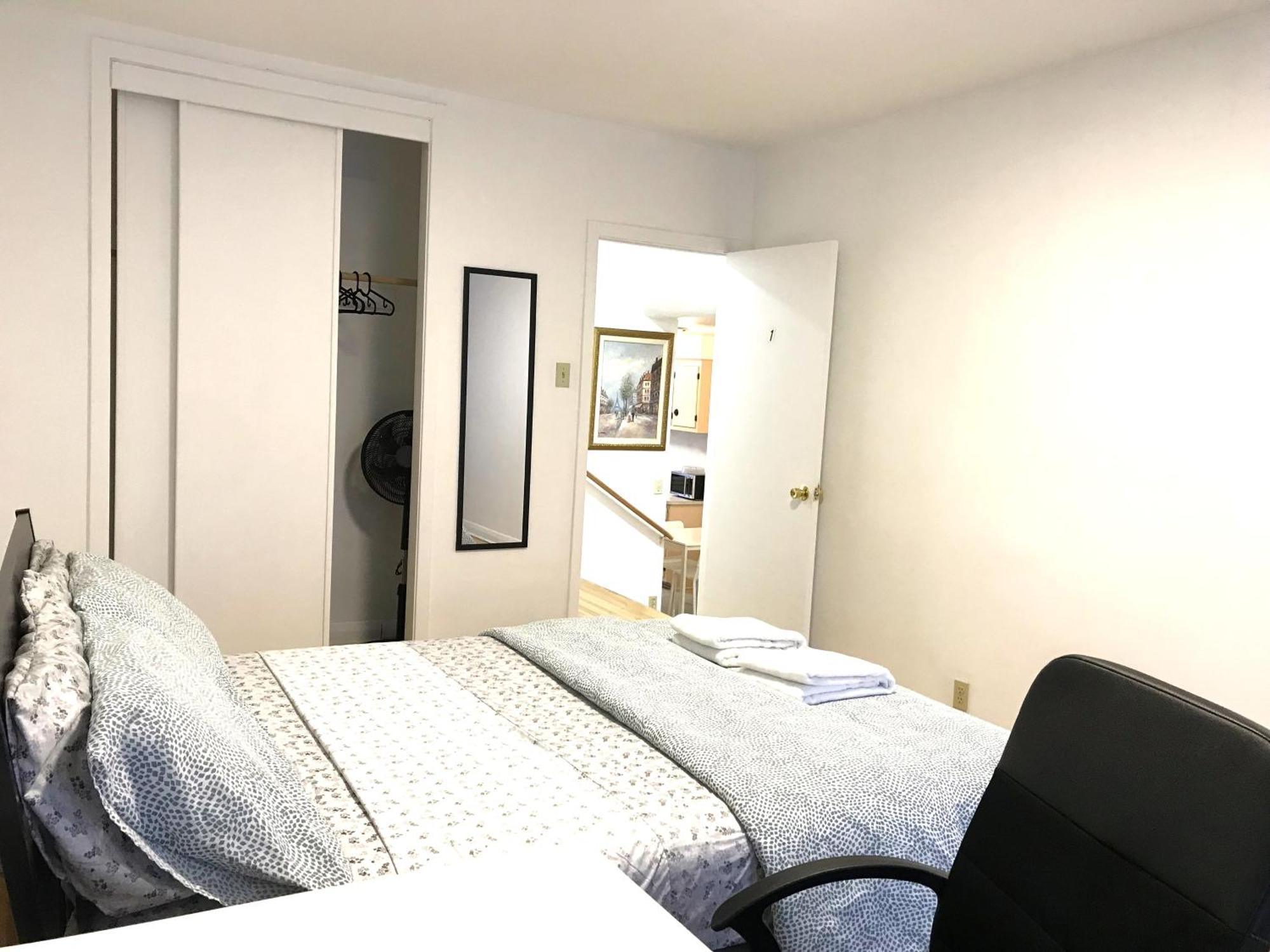 Big Private Room Midmontreal Next To Station Metro - Parking Free מראה חיצוני תמונה