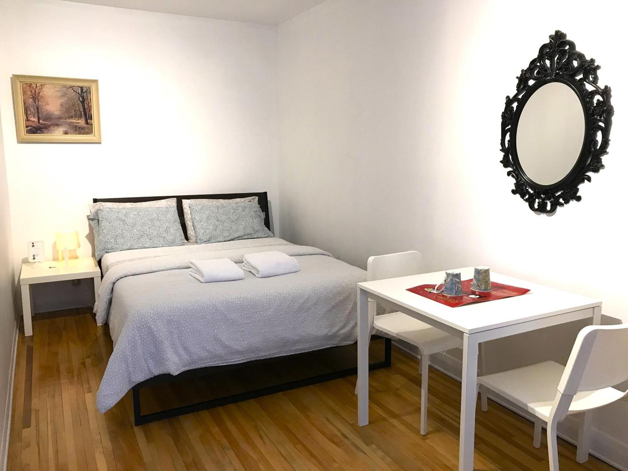 Big Private Room Midmontreal Next To Station Metro - Parking Free מראה חיצוני תמונה