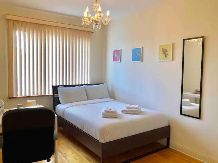 Big Private Room Midmontreal Next To Station Metro - Parking Free מראה חיצוני תמונה